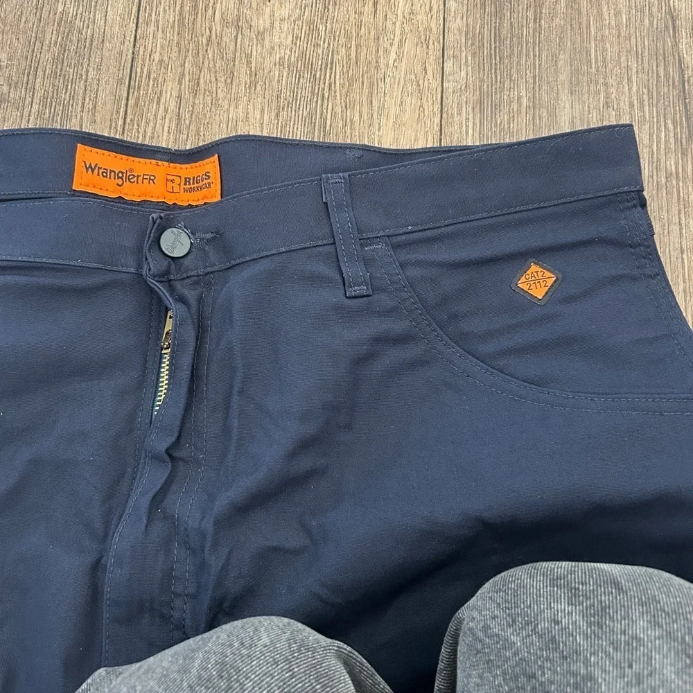 Men's Black Wrangler Flame Resistant Carpenter Pants Size 40x32 BNWT